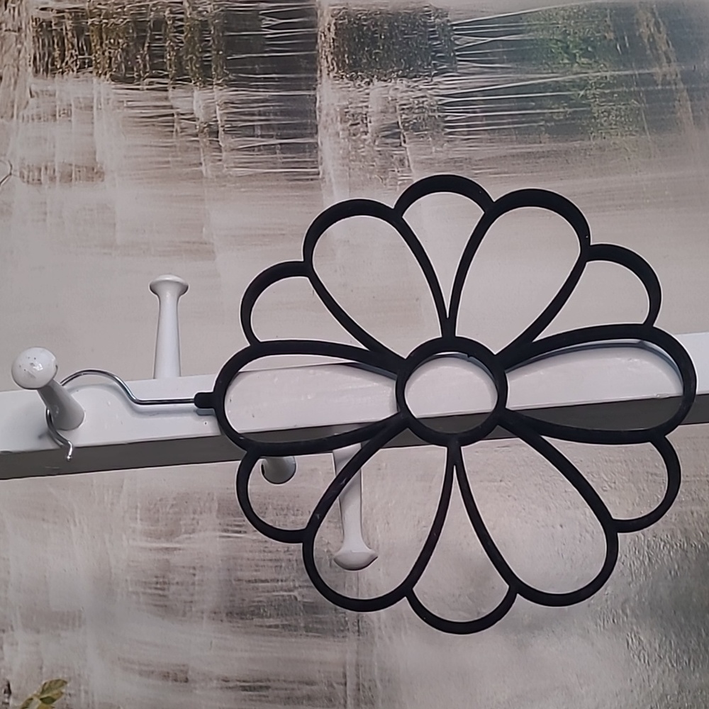 Flower shaped black velvet scarf hanger with swivel hanging hook